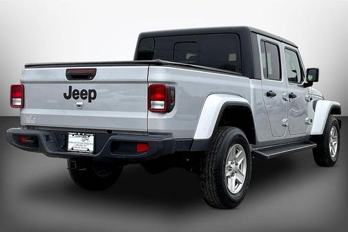 2022 Jeep Gladiator Sport