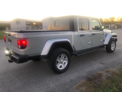 2022 Jeep Gladiator Sport