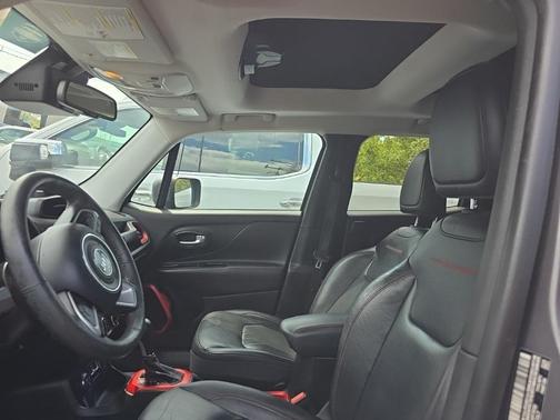 2017 Jeep Renegade Trailhawk