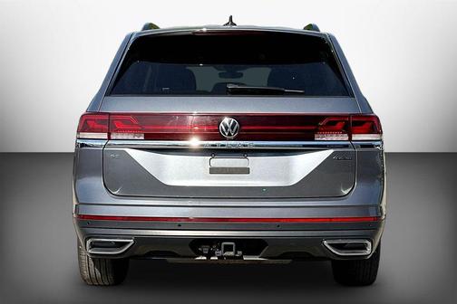 Platinum Gray Metallic 2025 Volkswagen Atlas 2.0T SE