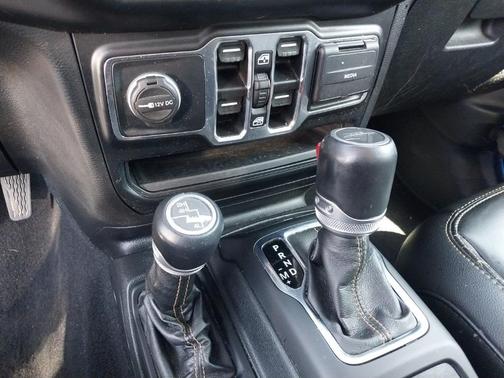 2022 Jeep Gladiator Overland