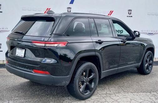 2022 Jeep Grand Cherokee Altitude