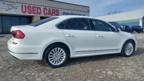 Photo 5 of 24 of 2017 Volkswagen Passat 1.8T SE