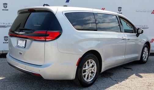 2023 Chrysler Pacifica Touring-L