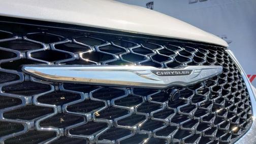 2023 Chrysler Pacifica Touring-L