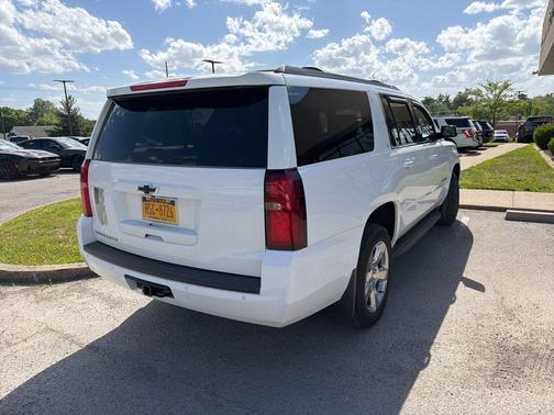 Summit White 2017 Chevrolet Suburban LT