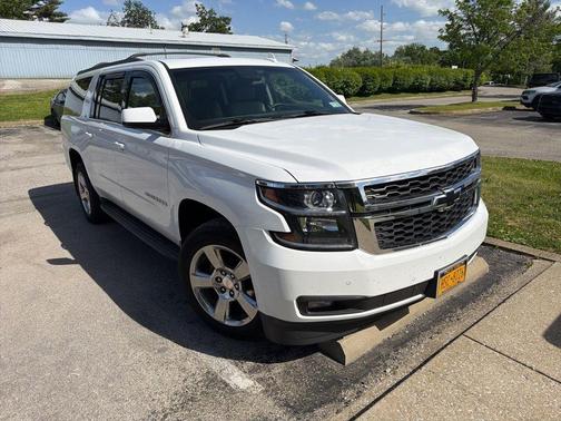 Summit White 2017 Chevrolet Suburban LT
