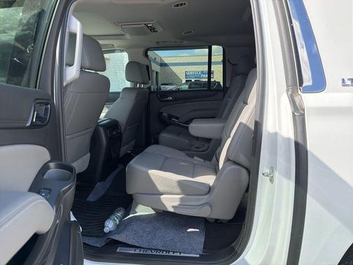 Summit White 2017 Chevrolet Suburban LT