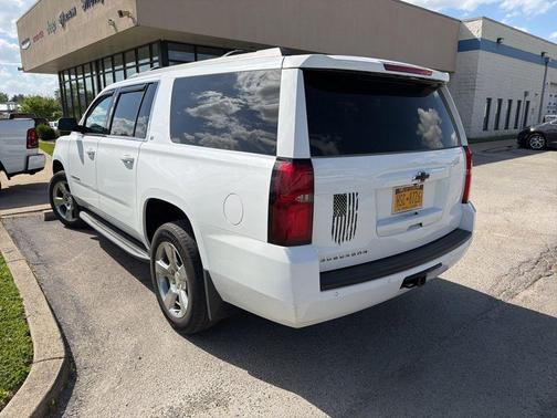 Summit White 2017 Chevrolet Suburban LT