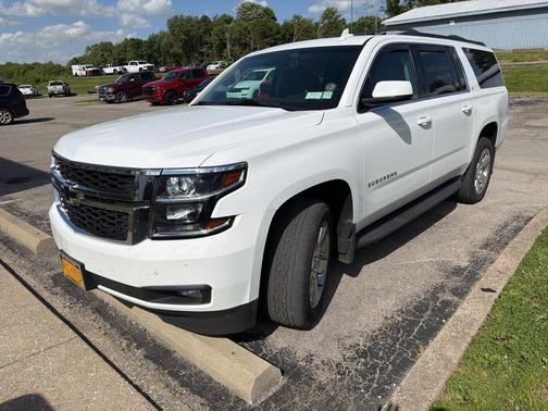 Summit White 2017 Chevrolet Suburban LT