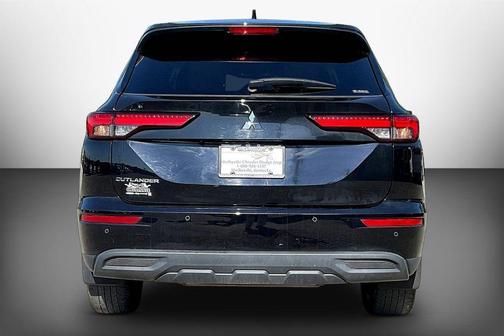 Black Diamond 2022 Mitsubishi Outlander ES
