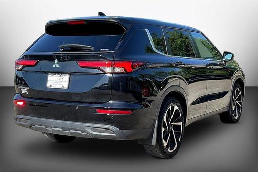Black Diamond 2022 Mitsubishi Outlander ES
