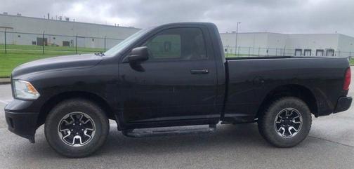 Brilliant Black Crystal Pearlcoat 2018 RAM 1500 Tradesman/Express