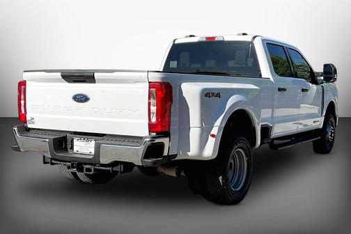 Oxford White 2025 Ford F-350 XLT