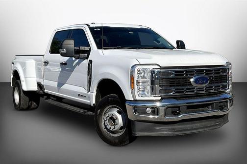 Oxford White 2025 Ford F-350 XLT