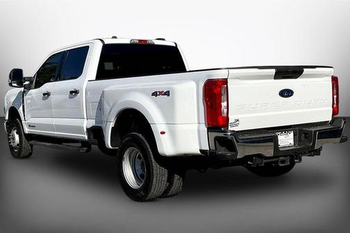 Oxford White 2025 Ford F-350 XLT