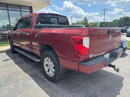 2017 Nissan Titan XD SL