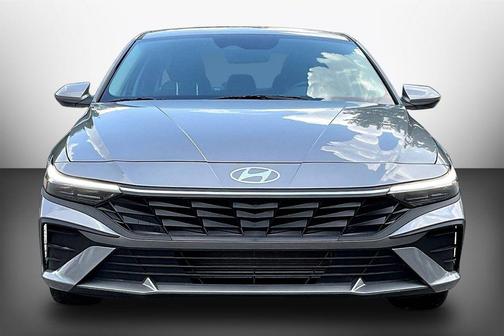 Metal 2025 Hyundai ELANTRA SE