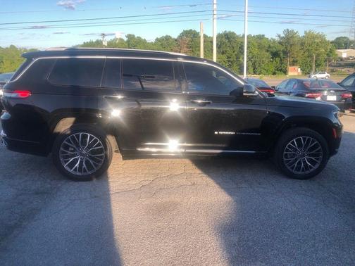 Diamond Black 2023 Jeep Grand Cherokee L Summit