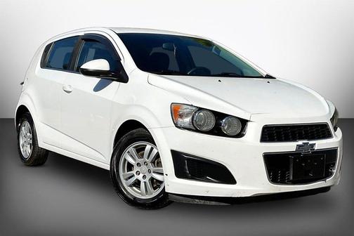 Summit White 2015 Chevrolet Sonic LT