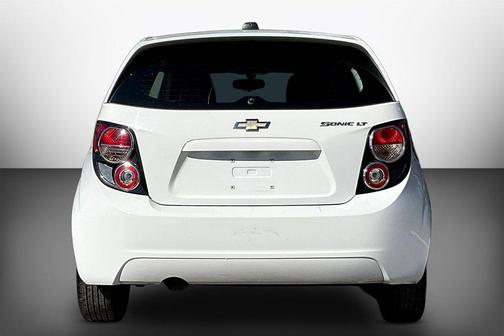 Summit White 2015 Chevrolet Sonic LT