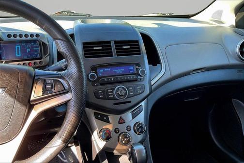 Summit White 2015 Chevrolet Sonic LT