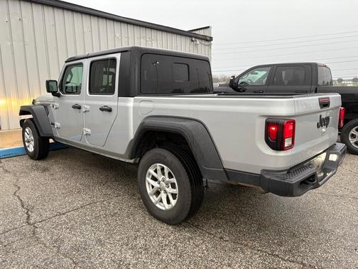 2023 Jeep Gladiator Sport
