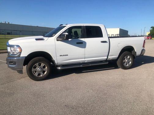 Bright White Clearcoat 2024 RAM 2500 Big Horn