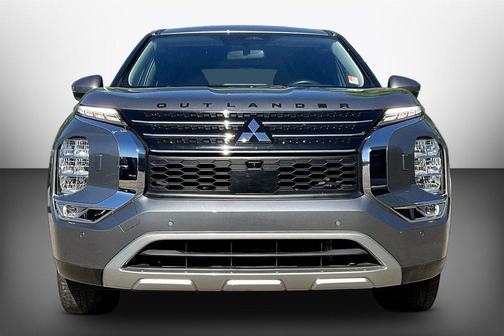 Silver 2024 Mitsubishi Outlander SE