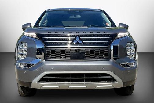 Silver 2024 Mitsubishi Outlander SE