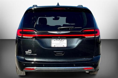 2022 Chrysler Pacifica Touring-L