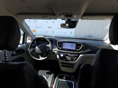 2022 Chrysler Pacifica Touring-L
