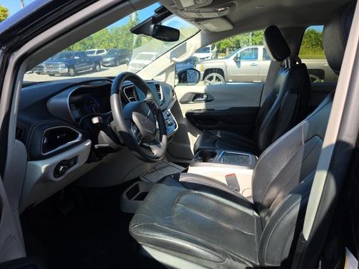 2022 Chrysler Pacifica Touring-L