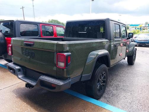 2023 Jeep Gladiator Sport