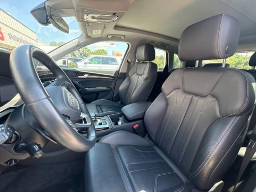 Arkona White 2024 Audi Q5 45 S line quattro Premium