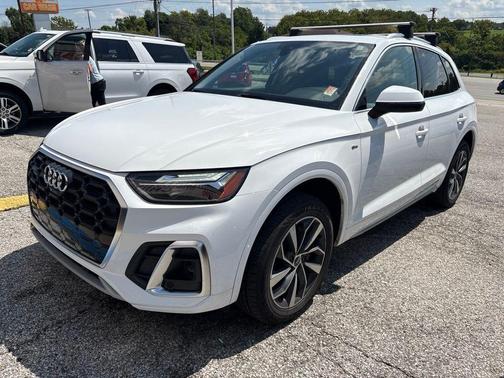 Arkona White 2024 Audi Q5 45 S line quattro Premium