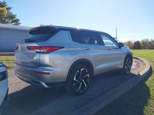 2024 Mitsubishi Outlander SE