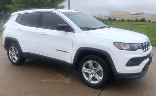 Bright White Clearcoat 2023 Jeep Compass Latitude