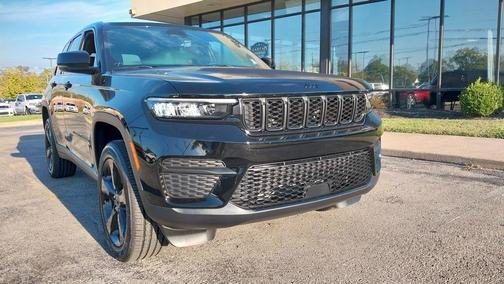 2025 Jeep Grand Cherokee Laredo