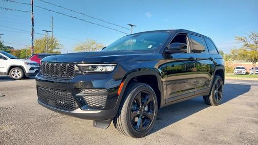 2025 Jeep Grand Cherokee Laredo