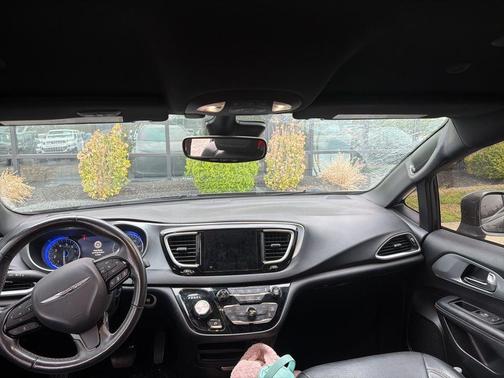 Granite Crystal Clearcoat Metallic 2020 Chrysler Pacifica Touring-L