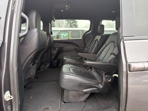 Granite Crystal Clearcoat Metallic 2020 Chrysler Pacifica Touring-L