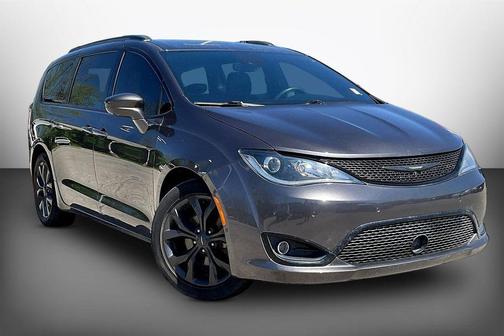 2020 Chrysler Pacifica Touring-L