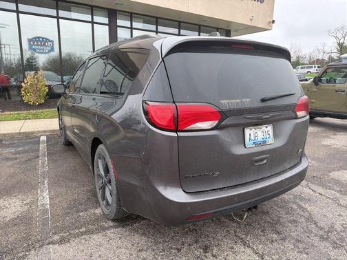 Granite Crystal Clearcoat Metallic 2020 Chrysler Pacifica Touring-L