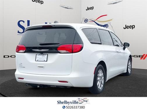 2022 Chrysler Voyager LX