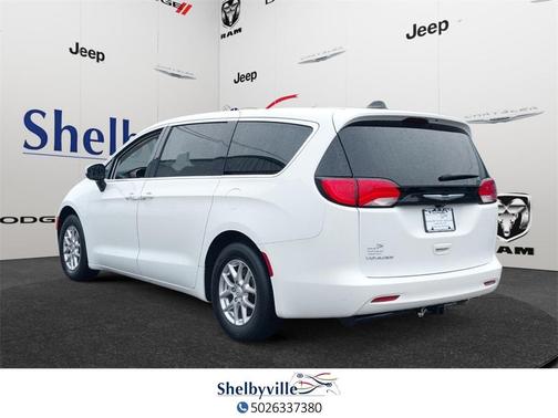 2022 Chrysler Voyager LX