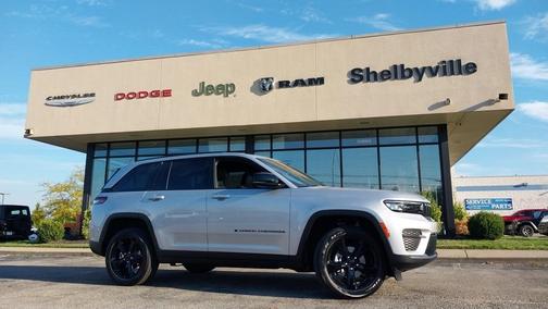 2025 Jeep Grand Cherokee Laredo