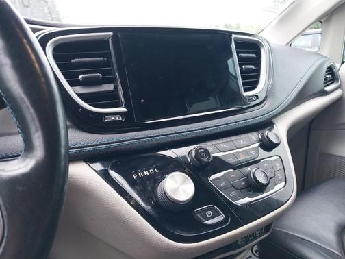 2021 Chrysler Pacifica Touring-L