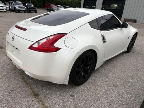 Pearl White 2016 Nissan 370Z Touring