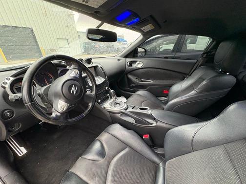 Pearl White 2016 Nissan 370Z Touring